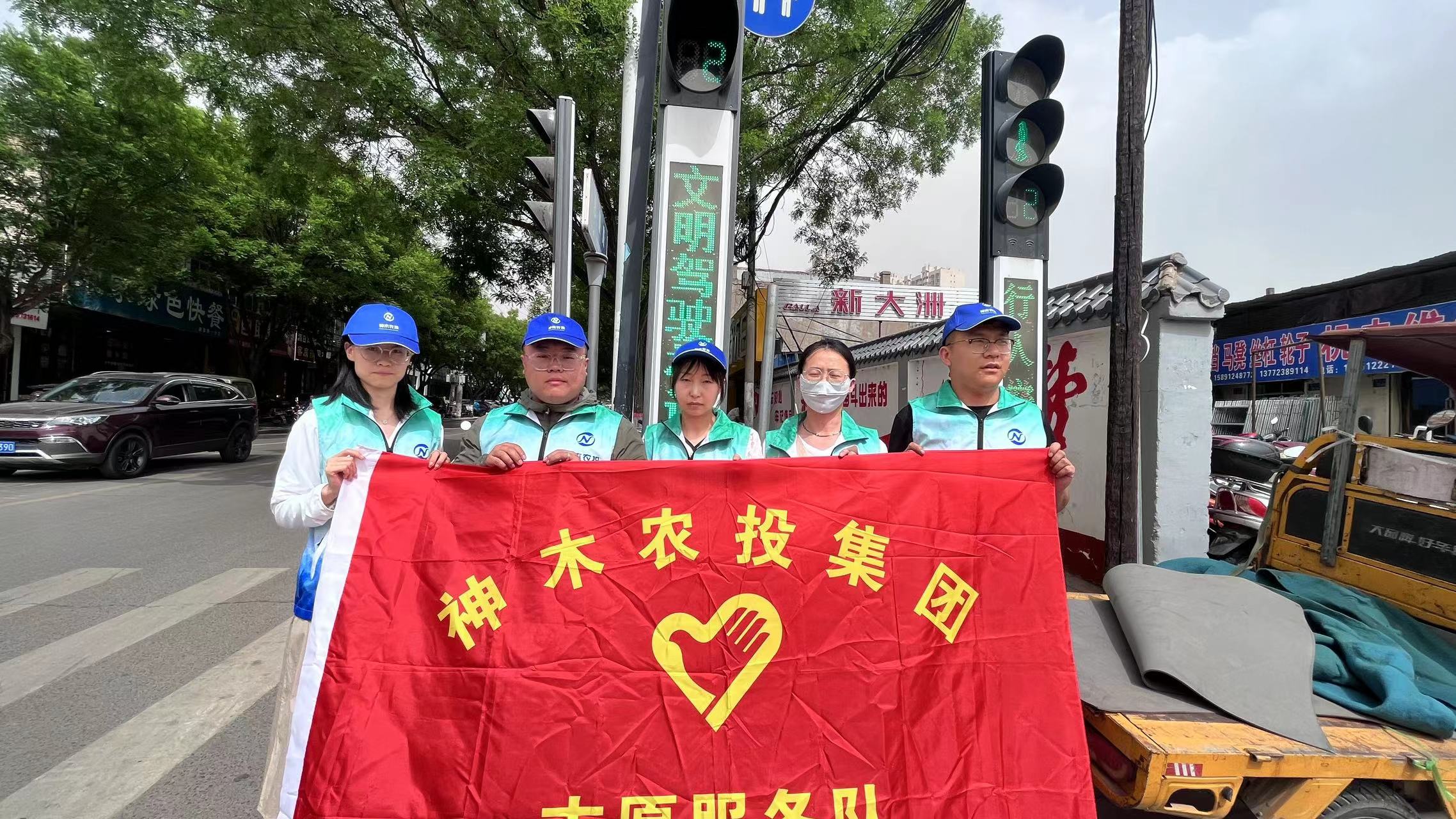 乐天使 开展“车让人·人守规”文明交 通劝导新时代文明实践志